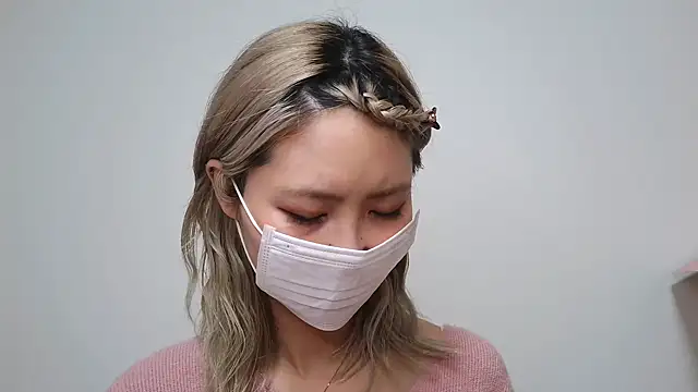 Snapshot of yumi0025 chatting on February 6, 1:21 am yumi0025 online show from February 6, 1:21 am