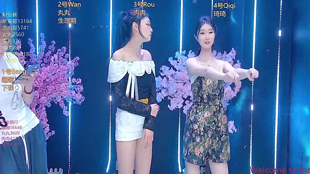 queen--001 online show from April 4, 3:31 pm