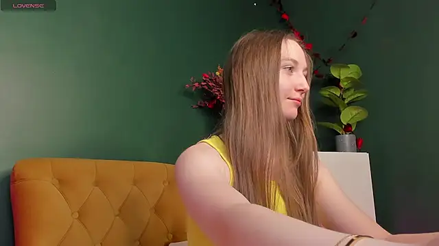Snapshot of baby_annn chatting on April 21, 3:02 am baby annn online show from April 21, 3:02 am