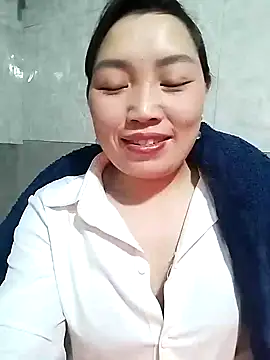 lia-coy online show from February 4, 10:15 pm