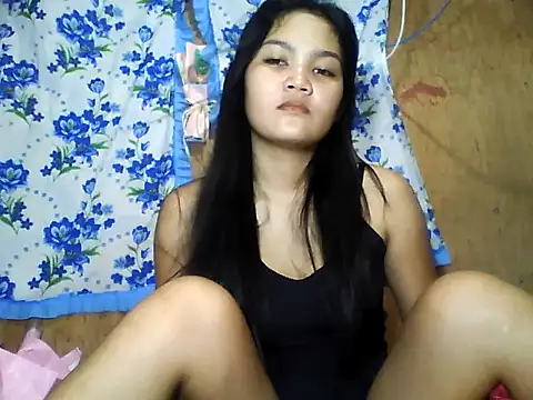 PinaySkinnyJust18 online show from May 31, 10:00 pm