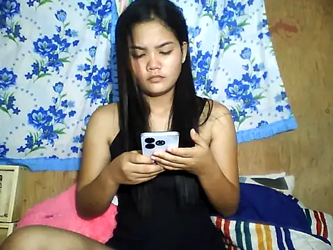 PinaySkinnyJust18 online show from June 10, 11:03 pm