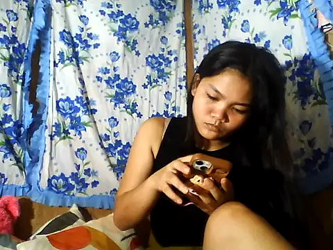 PinaySkinnyJust18 online show from June 29, 10:21 pm