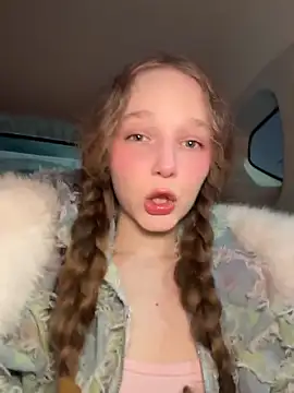 Snapshot of outside_rosy chatting on March 3, 4:13 pm outside rosy online show from March 3, 4:13 pm