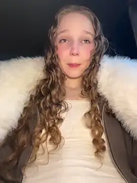 Snapshot of outside_rosy chatting on March 5, 3:41 pm outside rosy online show from March 5, 3:41 pm