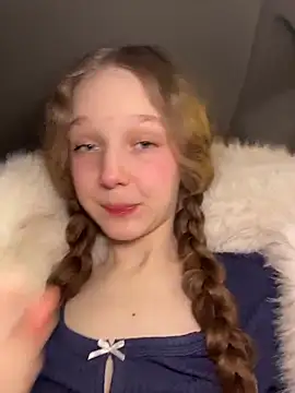 Snapshot of outside_rosy chatting on March 9, 4:33 pm outside rosy online show from March 9, 4:33 pm