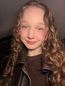 Snapshot of outside_rosy chatting on March 10, 4:34 pm outside rosy online show from March 10, 4:34 pm