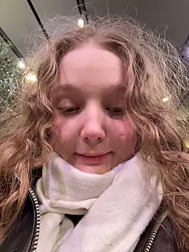 Snapshot of outside_rosy chatting on March 12, 3:07 pm outside rosy online show from March 12, 3:07 pm