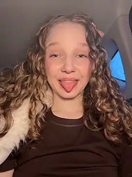 Snapshot of outside_rosy chatting on March 17, 4:10 pm outside rosy online show from March 17, 4:10 pm