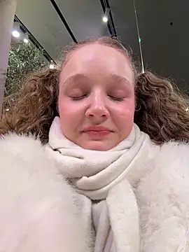 Snapshot of outside_rosy chatting on March 20, 3:50 pm outside rosy online show from March 20, 3:50 pm