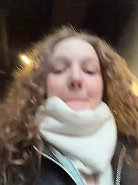 Snapshot of outside_rosy chatting on March 27, 4:18 pm outside rosy online show from March 27, 4:18 pm