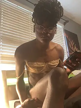 Snapshot of barracksbunny chatting on August 5, 8:22 pm barracksbunny online show from August 5, 8:22 pm