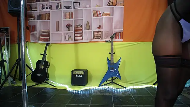 saucychocolate online show from February 9, 8:24 pm