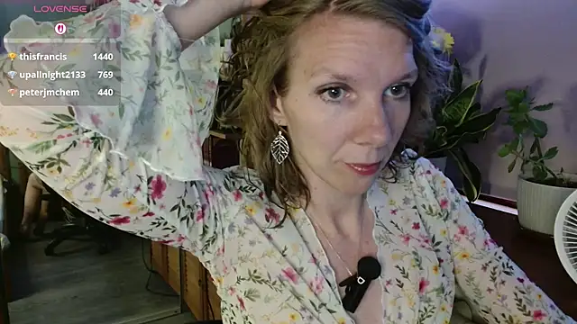 Snapshot of Daisy_Lovely chatting on July 13, 4:15 am Daisy Lovely online show from July 13, 4:15 am