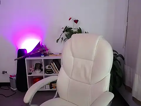 ItsNyla online show from February 11, 2:16 am