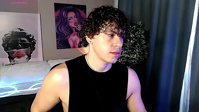 Snapshot of TylerGibson chatting on June 3, 4:04 am TylerGibson online show from June 3, 4:04 am