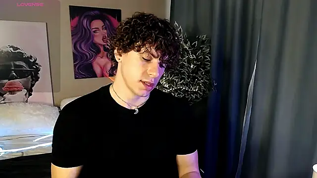 Snapshot of TylerGibson chatting on June 5, 6:52 am TylerGibson online show from June 5, 6:52 am