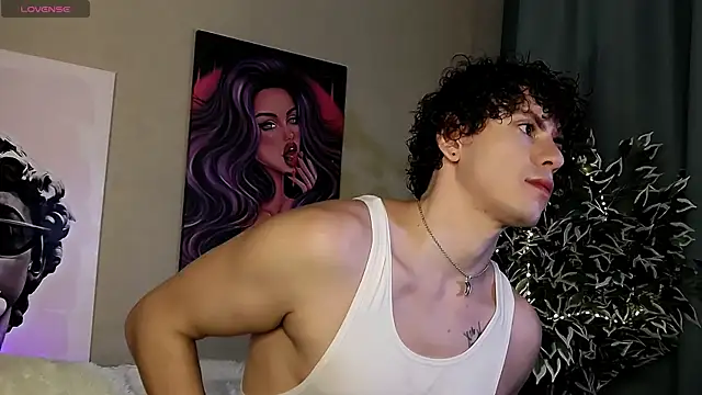 Snapshot of TylerGibson chatting on June 10, 2:01 am TylerGibson online show from June 10, 2:01 am