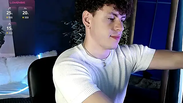 Snapshot of TylerGibson chatting on June 18, 2:54 pm TylerGibson online show from June 18, 2:54 pm