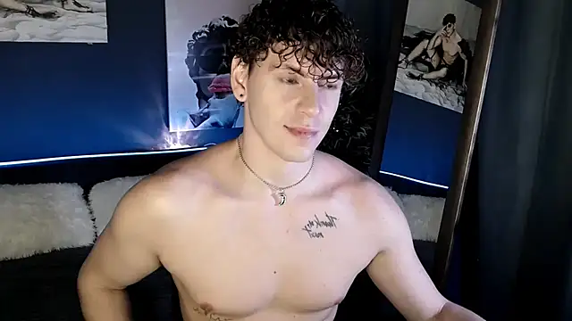Snapshot of TylerGibson chatting on July 18, 7:17 pm TylerGibson online show from July 18, 7:17 pm