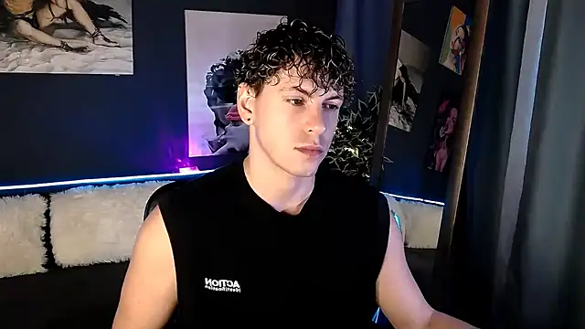 Snapshot of TylerGibson chatting on July 30, 4:00 am TylerGibson online show from July 30, 4:00 am