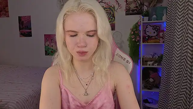 Mia WaterFall online show from May 17, 3:15 am