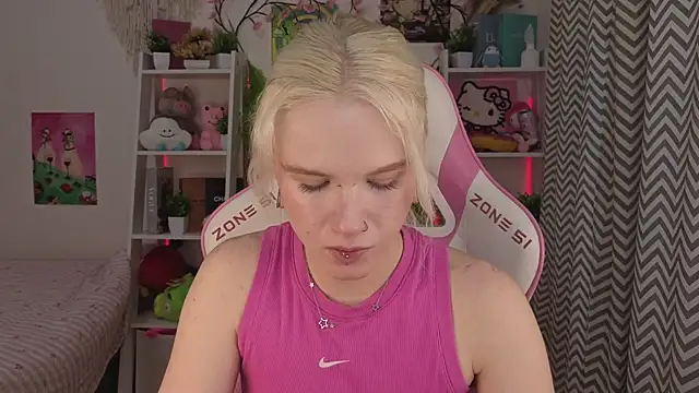 Mia WaterFall online show from May 23, 3:23 am