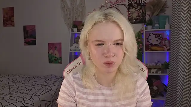Mia WaterFall online show from May 28, 3:26 am