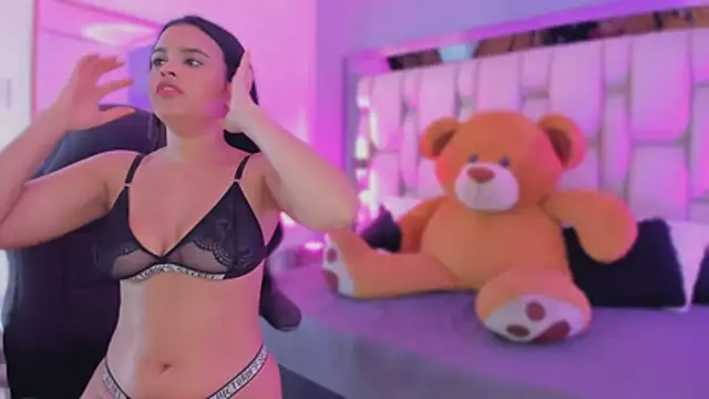 LunaVera21 online show from February 4, 10:15 pm