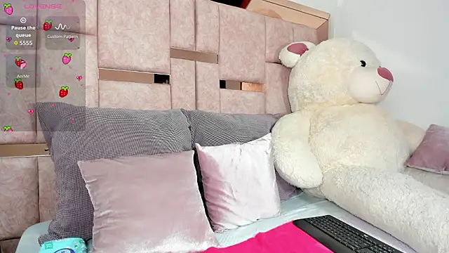 sweett eyes  online show from February 21, 12:28 pm