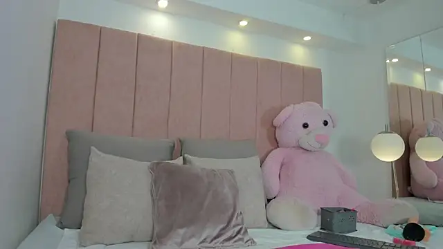 sweett eyes  online show from March 13, 4:46 pm