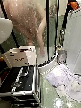 Snapshot of Milifalcon chatting on March 9, 8:24 pm Milifalcon online show from March 9, 8:24 pm