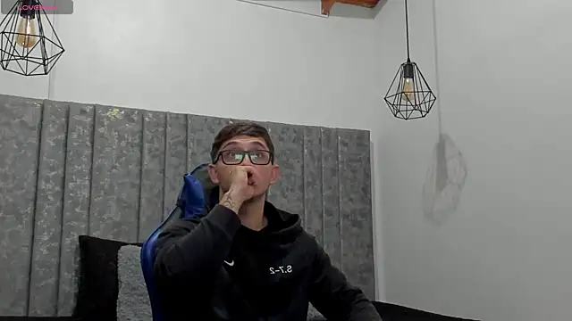 Snapshot of Calvin_Hunter chatting on April 22, 2:58 am Calvin Hunter online show from April 22, 2:58 am