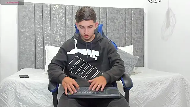 Calvin Hunter online show from June 26, 3:00 am