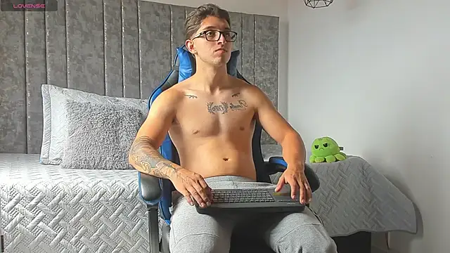 Calvin Hunter online show from August 6, 3:36 pm