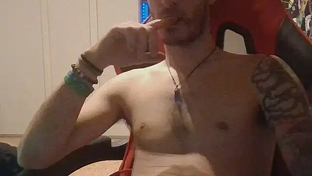 Snapshot of PsyLeo96 chatting on January 16, 11:42 pm PsyLeo96 online show from January 16, 11:42 pm