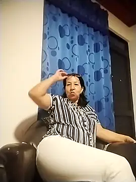 Snapshot of RosseLaure chatting on May 28, 11:02 pm RosseLaure online show from May 28, 11:02 pm