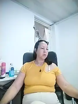 Snapshot of RosseLaure chatting on June 14, 8:11 pm RosseLaure online show from June 14, 8:11 pm