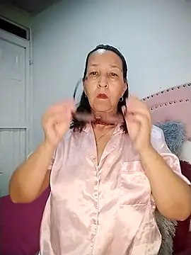 Snapshot of RosseLaure chatting on June 24, 5:50 am RosseLaure online show from June 24, 5:50 am