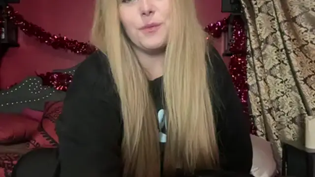 HazelFr33bird online show from February 15, 7:51 am