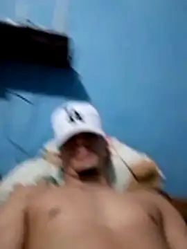 Snapshot of El_Roberto07 chatting on February 21, 6:03 am El Roberto07 online show from February 21, 6:03 am