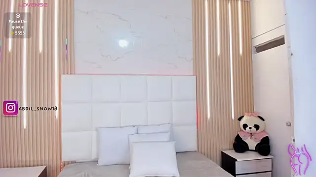 abril snow online show from March 21, 7:39 pm