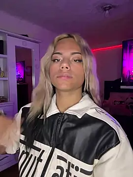 Snapshot of andyy_x chatting on February 20, 4:53 am andyy x online show from February 20, 4:53 am