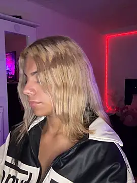 Snapshot of andyy_x chatting on February 20, 6:26 am andyy x online show from February 20, 6:26 am