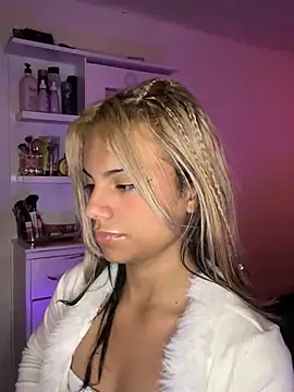 Snapshot of andyy_x chatting on February 22, 9:02 pm andyy x online show from February 22, 9:02 pm