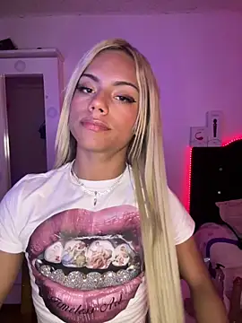 Snapshot of andyy_x chatting on February 28, 11:28 pm andyy x online show from February 28, 11:28 pm