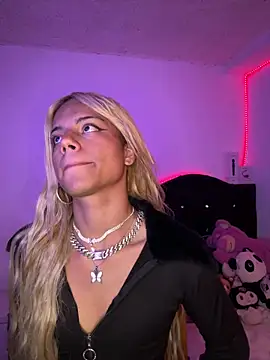 Snapshot of andyy_x chatting on March 7, 8:17 pm andyy x online show from March 7, 8:17 pm