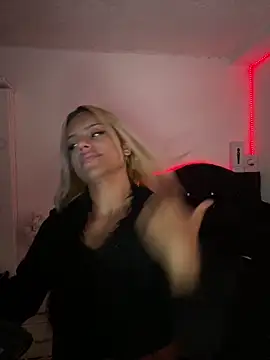 Snapshot of andyy_x chatting on April 8, 12:32 am andyy x online show from April 8, 12:32 am