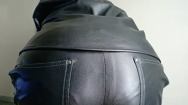 kyuleather online show from February 5, 11:04 am
