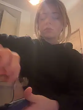 Snapshot of MelliMoon chatting on April 4, 9:34 pm MelliMoon online show from April 4, 9:34 pm